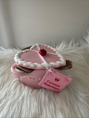 New Target Bullseye Playground Pink Heart-Shaped Ceramic Bakeware with Lid